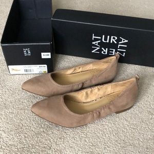 Naturalizer size 6.5 women’s flats